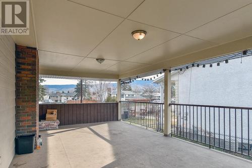1255 Thompson Road, Kelowna, BC - Outdoor With Exterior