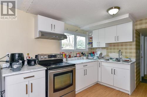 1255 Thompson Road, Kelowna, BC - Indoor Photo Showing Kitchen With Double Sink