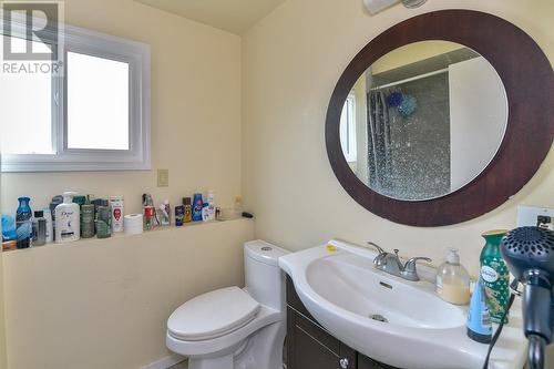 1255 Thompson Road, Kelowna, BC - Indoor Photo Showing Bathroom
