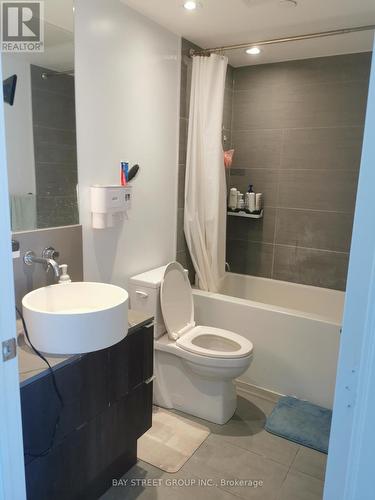 #2212 -161 Roehampton Ave, Toronto, ON - Indoor Photo Showing Bathroom