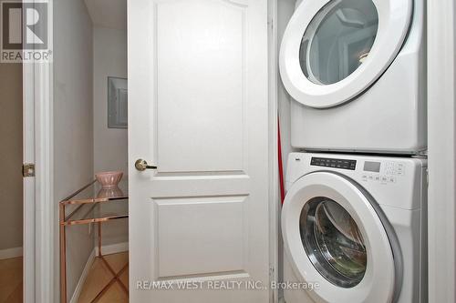 202 - 18 Stafford Street, Toronto, ON - Indoor Photo Showing Laundry Room
