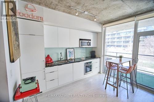 #318 -478 King St W, Toronto, ON - Indoor Photo Showing Kitchen With Upgraded Kitchen