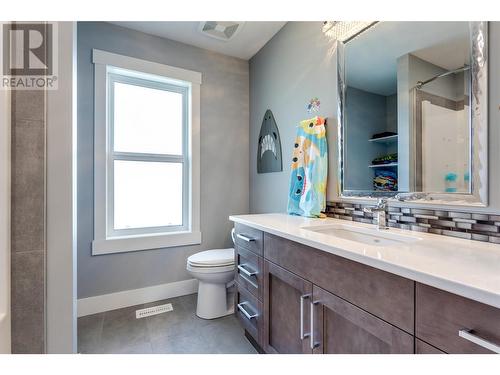 2772 Canyon Crest Drive, West Kelowna, BC - Indoor Photo Showing Bathroom