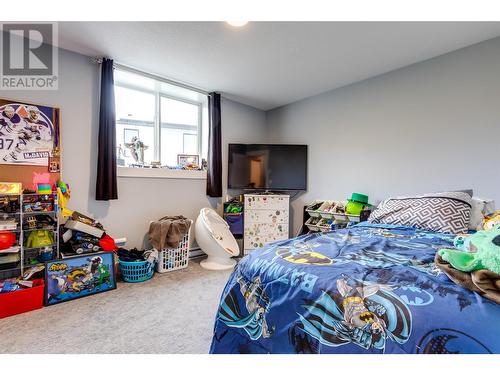 2772 Canyon Crest Drive, West Kelowna, BC - Indoor Photo Showing Bedroom