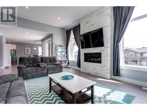 2772 Canyon Crest Drive, West Kelowna, BC - Indoor Photo Showing Living Room With Fireplace