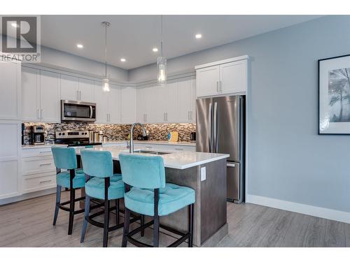 2772 Canyon Crest Drive, West Kelowna, BC - Indoor Photo Showing Kitchen With Upgraded Kitchen