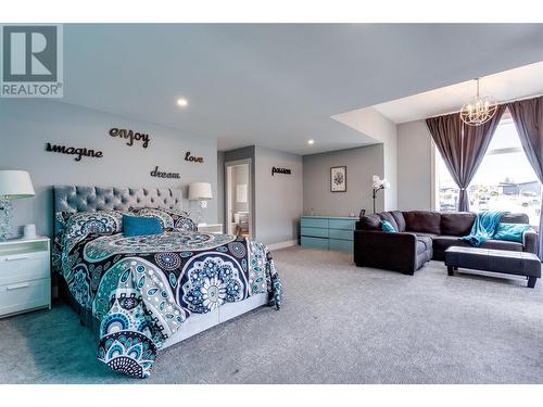 2772 Canyon Crest Drive, West Kelowna, BC - Indoor Photo Showing Bedroom