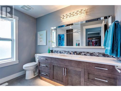 2772 Canyon Crest Drive, West Kelowna, BC - Indoor Photo Showing Bathroom