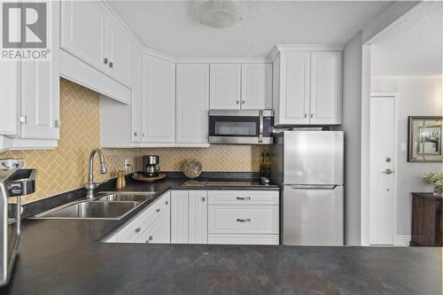 1139 Queen St, Sault Ste. Marie, ON - Indoor Photo Showing Kitchen With Double Sink