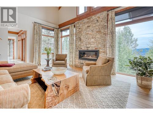 109 Flagstone Rise, Naramata, BC - Indoor Photo Showing Living Room With Fireplace