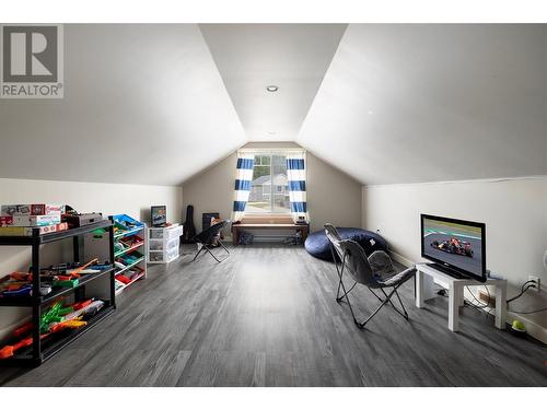 401 34 Street Se, Salmon Arm, BC - Indoor Photo Showing Other Room