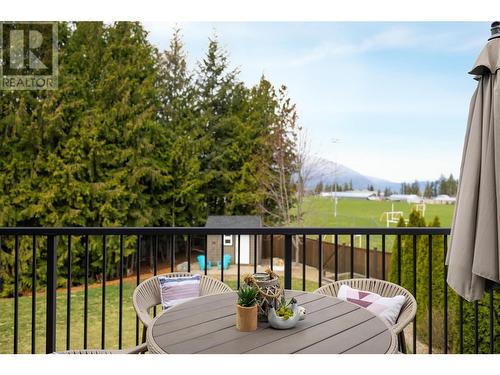401 34 Street Se, Salmon Arm, BC - Outdoor With Exterior