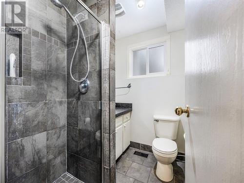 9001 Husband Road, Coldstream, BC - Indoor Photo Showing Bathroom