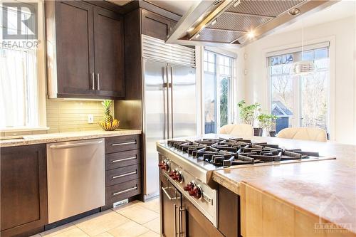 15 Marwood Court, Ottawa, ON - Indoor Photo Showing Kitchen With Upgraded Kitchen