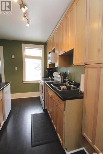 179 Angus Crescent, Regina, SK - Indoor Photo Showing Kitchen With Double Sink