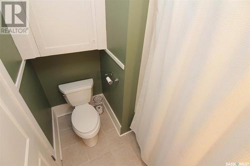 179 Angus Crescent, Regina, SK - Indoor Photo Showing Bathroom