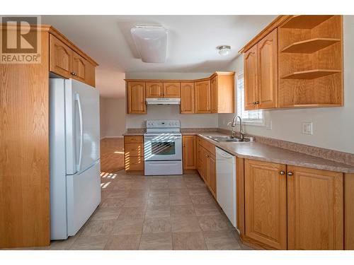 201 Kildonan Avenue Unit# 21, Enderby, BC - Indoor Photo Showing Kitchen With Double Sink