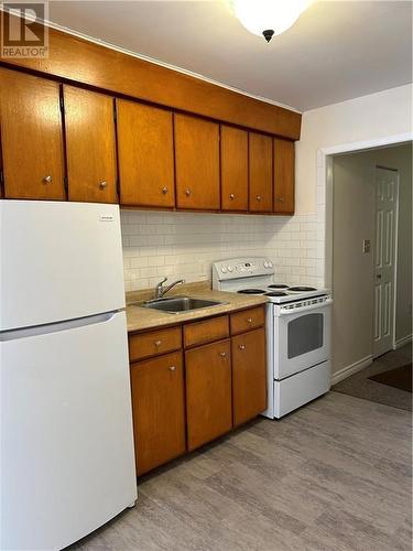 #2 - 108-112 King Street W, Brockville, ON - Indoor Photo Showing Kitchen