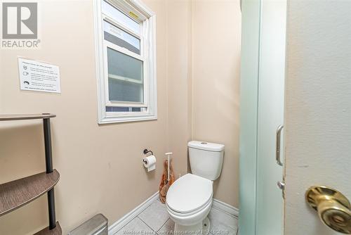 191 Erie Street East, Windsor, ON - Indoor Photo Showing Bathroom
