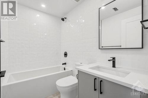 65 Parent Avenue, Ottawa, ON - Indoor Photo Showing Bathroom