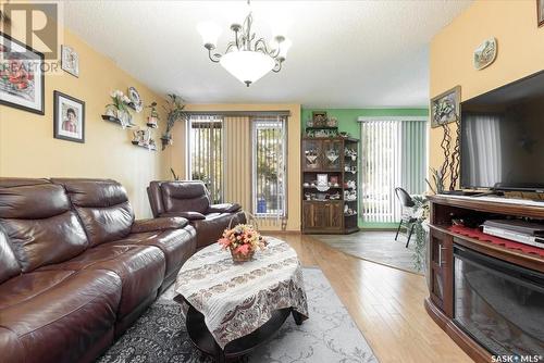 856 Samuels Crescent, Regina, SK - Indoor Photo Showing Living Room