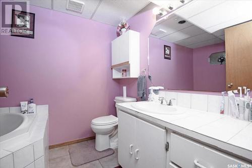 856 Samuels Crescent, Regina, SK - Indoor Photo Showing Bathroom