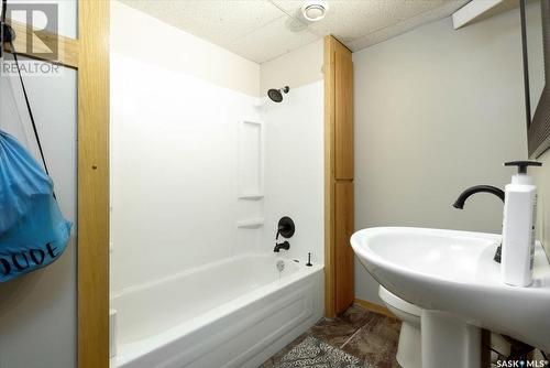 14 Killarney Way, Regina, SK - Indoor Photo Showing Bathroom