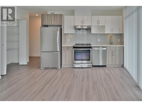 3301 900 Carnarvon Street, New Westminster, BC - Indoor Photo Showing Kitchen With Upgraded Kitchen
