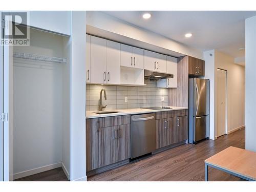 810 900 Carnarvon Street, New Westminster, BC - Indoor Photo Showing Kitchen