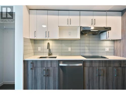 810 900 Carnarvon Street, New Westminster, BC - Indoor Photo Showing Kitchen With Upgraded Kitchen