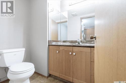 2407 Strathmore Place E, Regina, SK - Indoor Photo Showing Bathroom