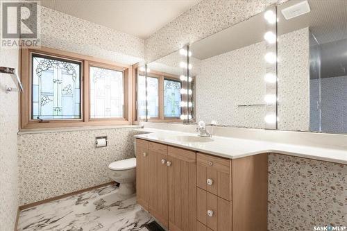 2407 Strathmore Place E, Regina, SK - Indoor Photo Showing Bathroom