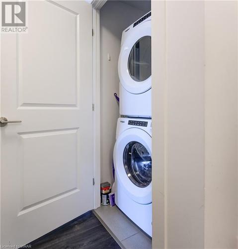 181 King Street S Unit# 1811, Waterloo, ON - Indoor Photo Showing Laundry Room