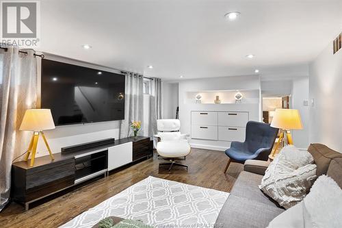 2886 Riviera, Windsor, ON - Indoor Photo Showing Living Room