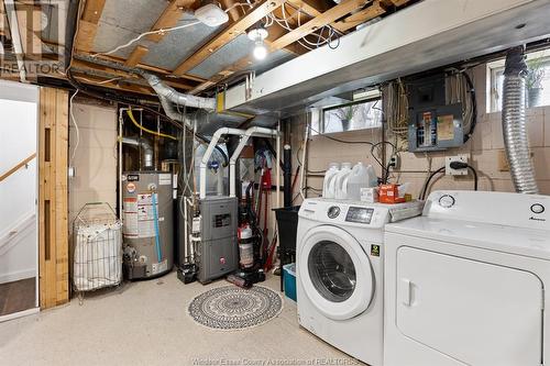 2886 Riviera, Windsor, ON - Indoor Photo Showing Laundry Room