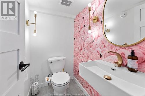 2886 Riviera, Windsor, ON - Indoor Photo Showing Bathroom