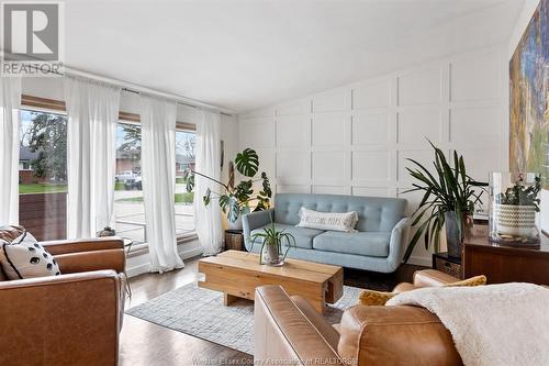 2886 Riviera, Windsor, ON - Indoor Photo Showing Living Room