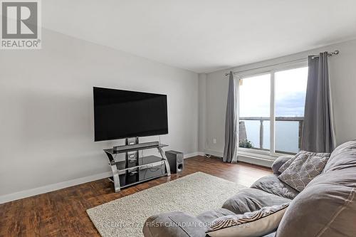 #704 -563 Mornington Ave, London, ON - Indoor Photo Showing Living Room