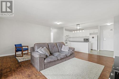 #704 -563 Mornington Ave, London, ON - Indoor Photo Showing Living Room