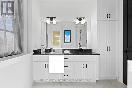 6374 Lucia Drive, Niagara Falls, ON - Indoor Photo Showing Bathroom