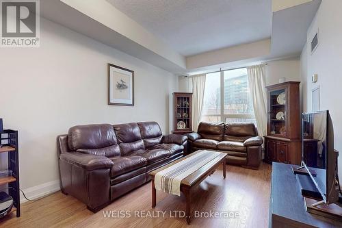 303 - 55 De Boers Drive, Toronto, ON - Indoor Photo Showing Living Room