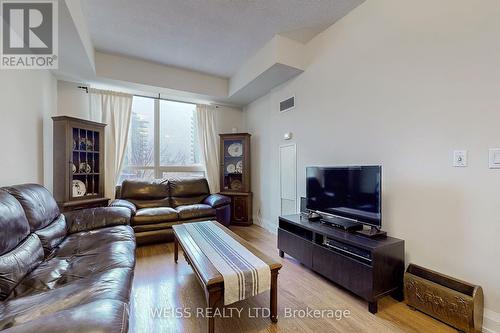 303 - 55 De Boers Drive, Toronto, ON - Indoor Photo Showing Living Room