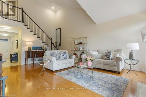 #6 -375 Edith Cavell Blvd, Central Elgin, ON - Indoor Photo Showing Living Room