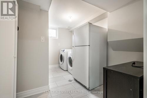 21 Sir Kay Dr, Markham, ON - Indoor Photo Showing Laundry Room