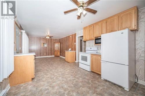 Open concept kitchen/dining/living room! - 6325 78Th Avenue, Bainsville, ON - Indoor Photo Showing Kitchen