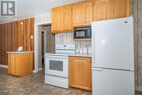 6325 78Th Avenue, Bainsville, ON - Indoor Photo Showing Kitchen