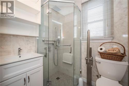 Updated bathroom! - 6325 78Th Avenue, Bainsville, ON - Indoor Photo Showing Bathroom