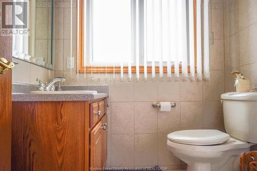 52 Danforth, Leamington, ON - Indoor Photo Showing Bathroom