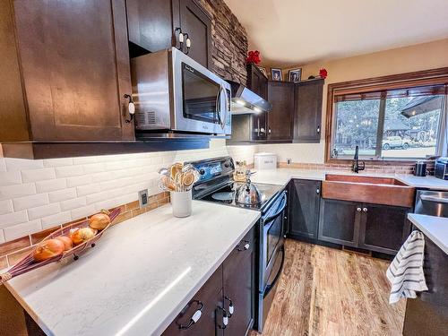 43 - 4868 Riverview Drive, Edgewater, BC - Indoor Photo Showing Kitchen