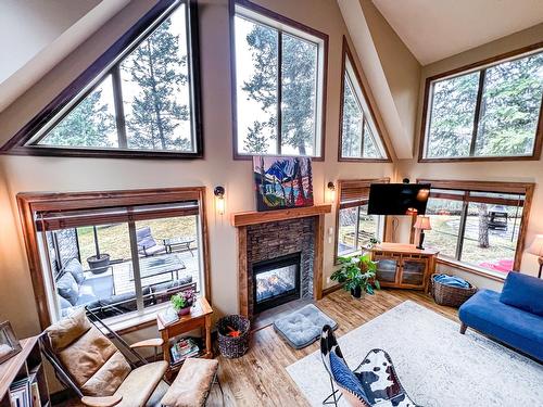 43 - 4868 Riverview Drive, Edgewater, BC - Indoor Photo Showing Living Room With Fireplace